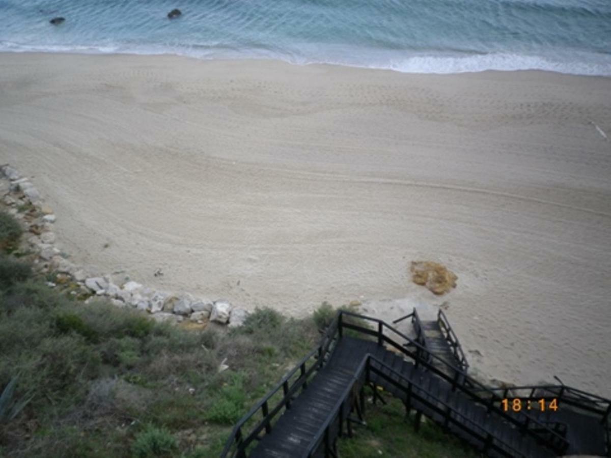 Estudio T0 sobre a praia Sesimbra Exterior foto